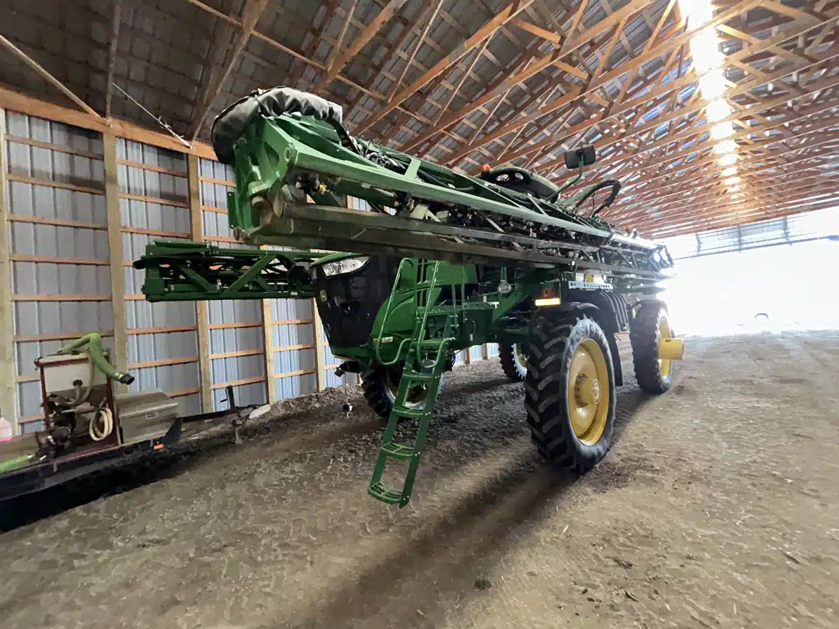 Gallery image 1 for 2015 John Deere R4038 Sprayer - Self Propelled