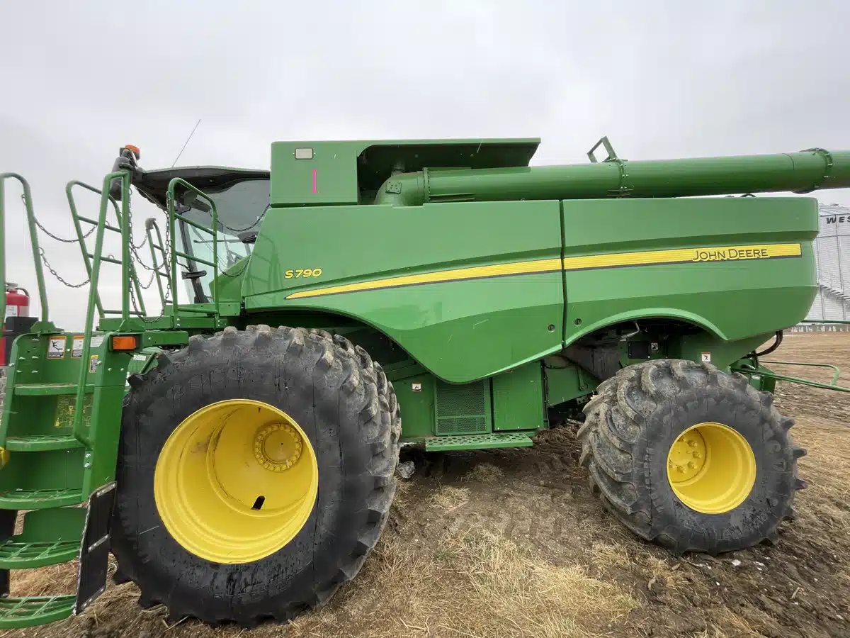 Photo de la Galerie 2 pour 2019 John Deere S790 Batteuse