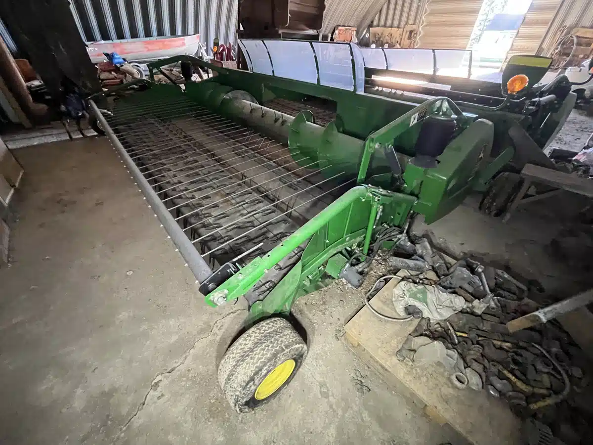 Photo de la Galerie 1 pour 2015 John Deere 615P Nez - Ramasseur