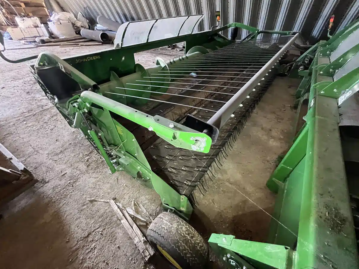 Photo de la Galerie 1 pour 2019 John Deere 615P Nez - Ramasseur