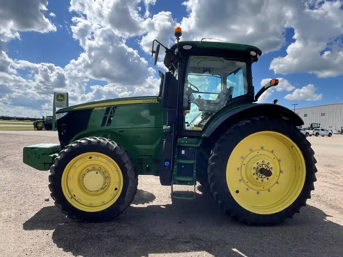 Gallery image 2 for 2019 John Deere 7230R Tractor