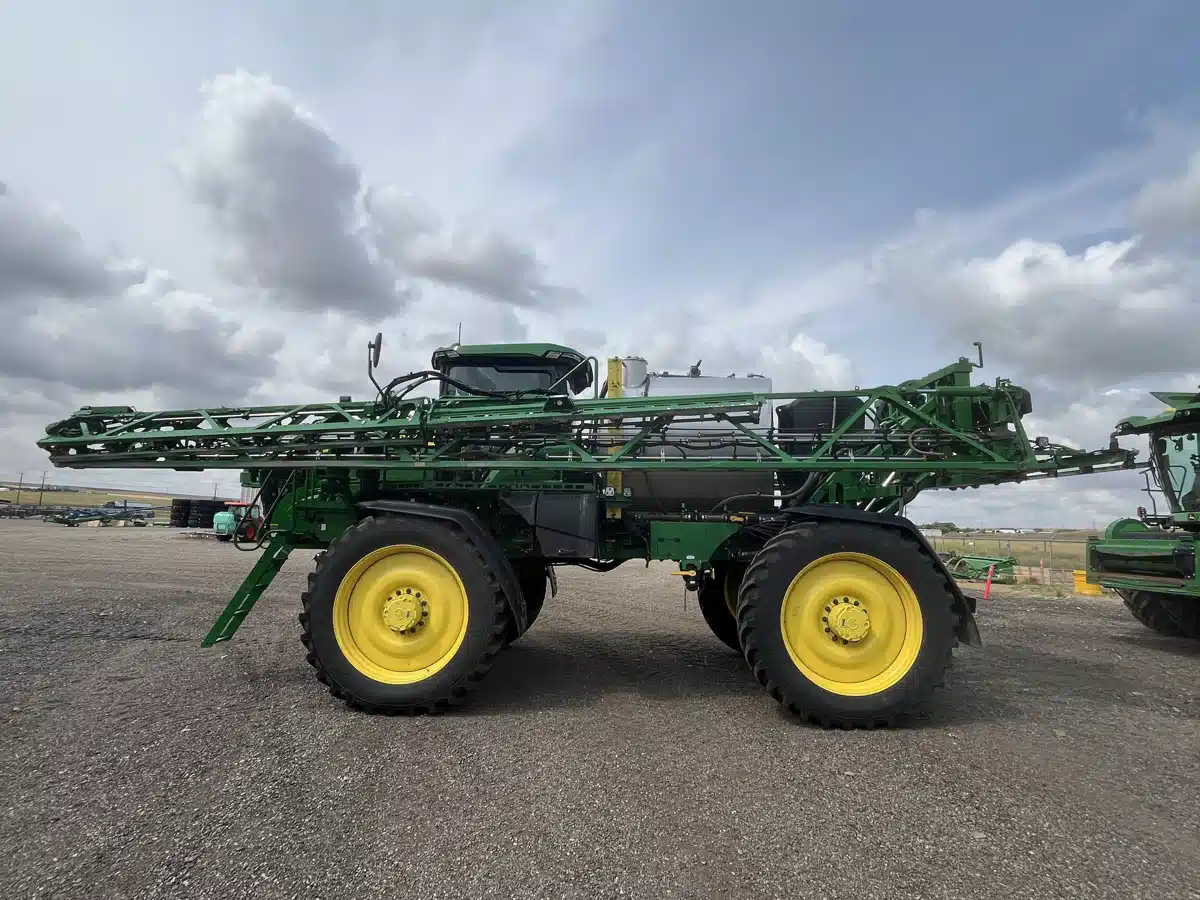 Photo de la Galerie 2 pour 2024 John Deere 616R Arroseur - Automoteur