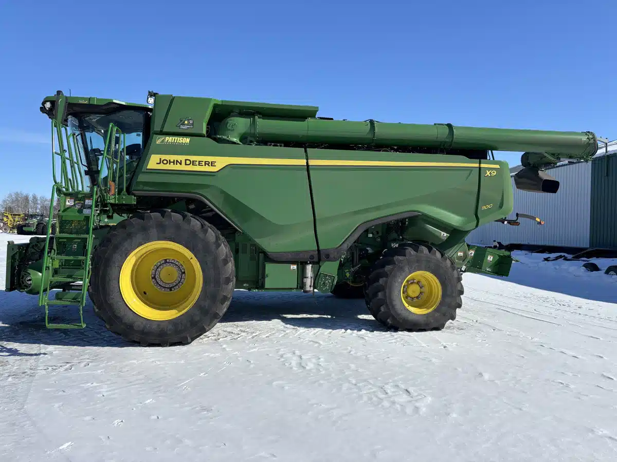 Gallery image 2 for 2022 John Deere X9 1100 Combine