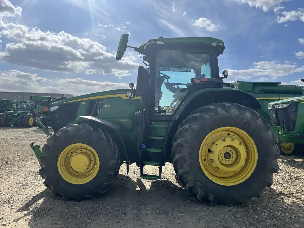 Photo de la Galerie 2 pour 2023 John Deere 7R 250 Tracteur