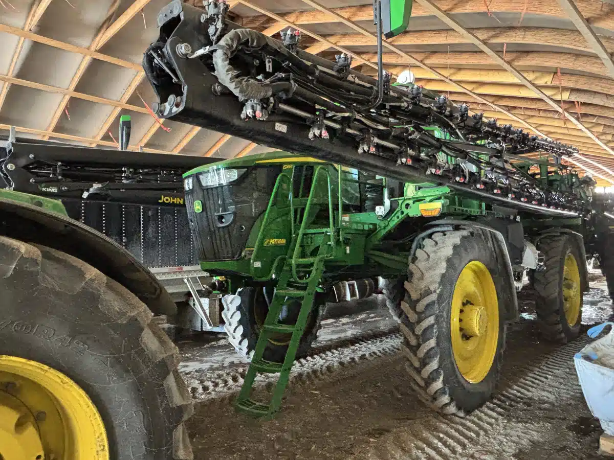 Photo de la Galerie 1 pour 2025 John Deere 616R Arroseur - Automoteur