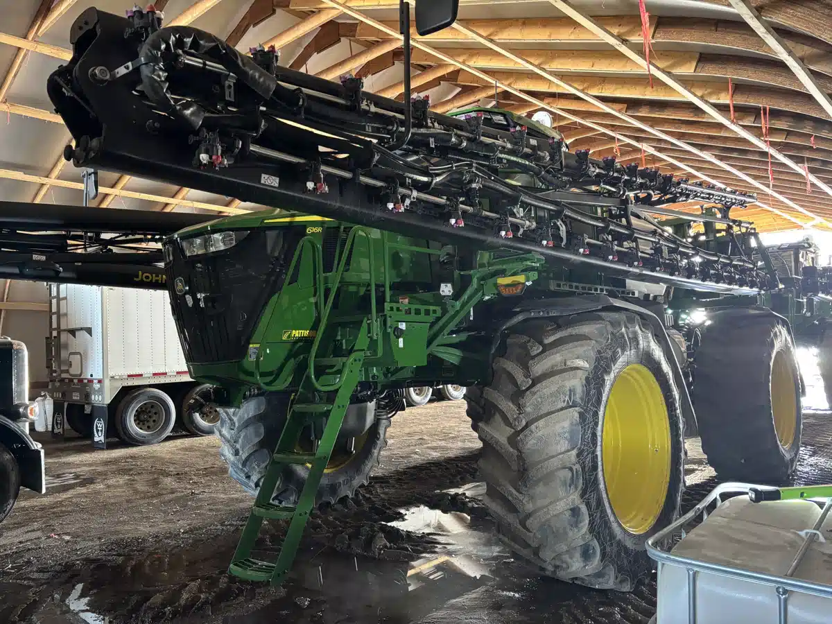 Photo de la Galerie 1 pour 2026 John Deere 616R Arroseur - Automoteur