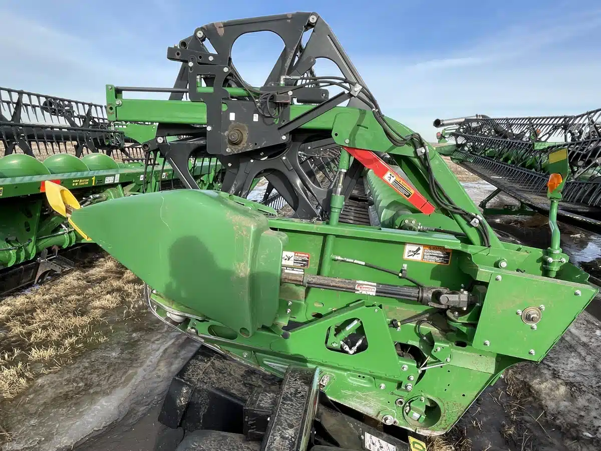 Photo de la Galerie 2 pour 2015 John Deere 635FD Nez - Toile/Tapis