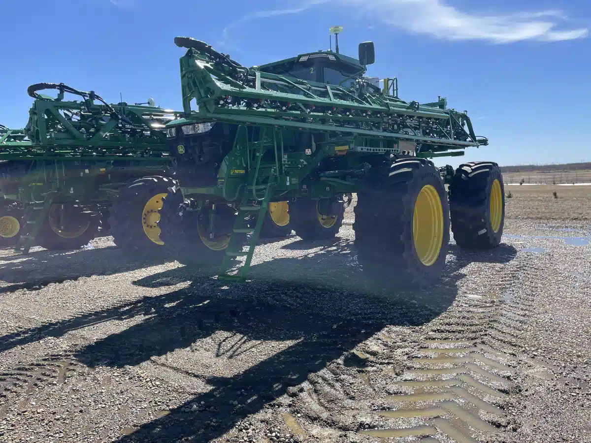 Photo de la Galerie 1 pour 2026 John Deere 616R Arroseur - Automoteur