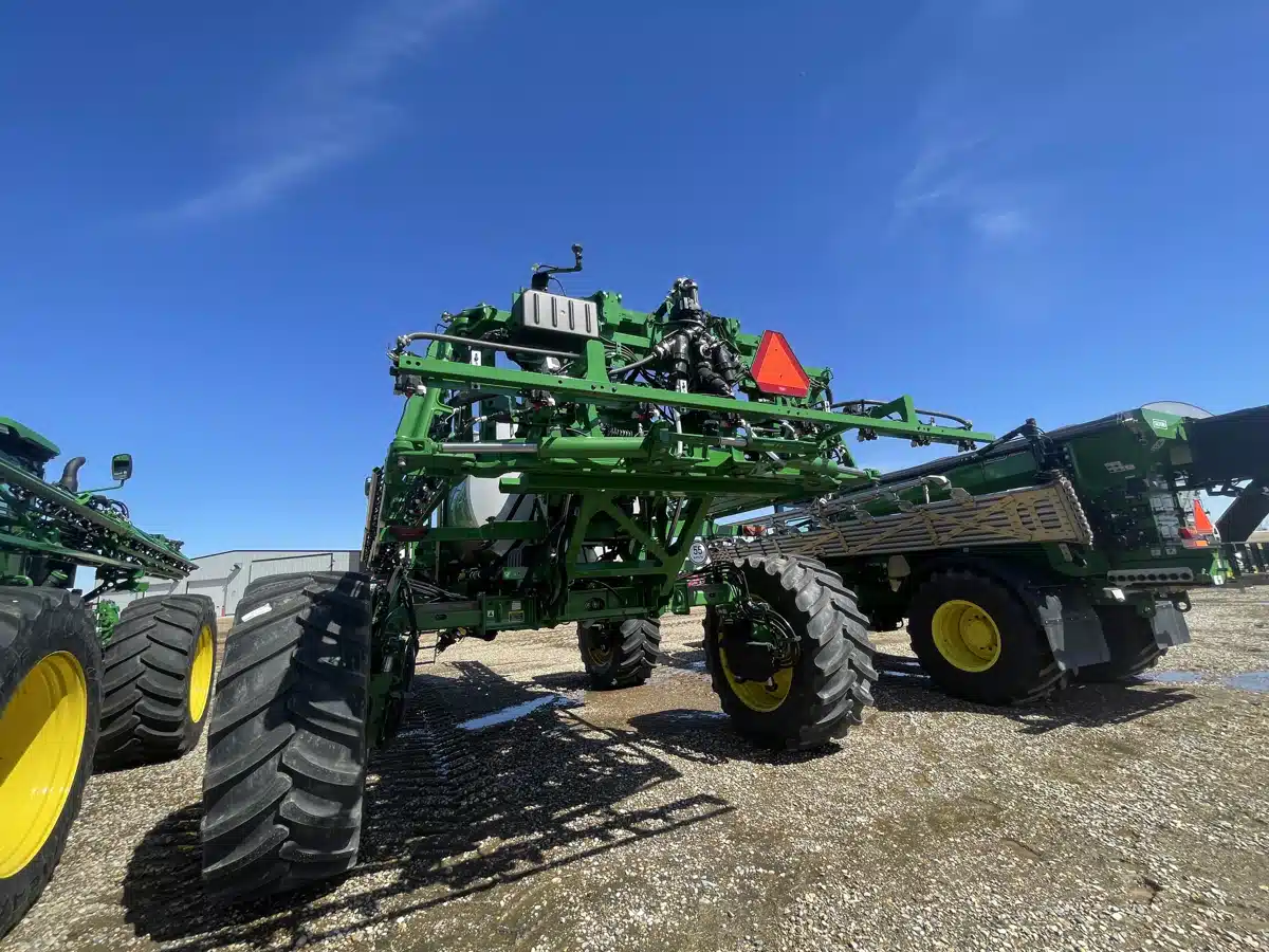 Photo de la Galerie 2 pour 2026 John Deere 616R Arroseur - Automoteur
