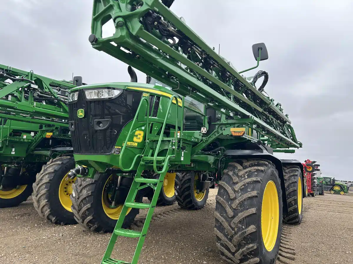 Photo de la Galerie 2 pour 2026 John Deere 412R Arroseur - Automoteur