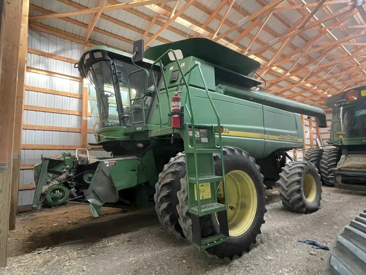 Photo de la Galerie 1 pour 2005 John Deere 9760 STS Batteuse