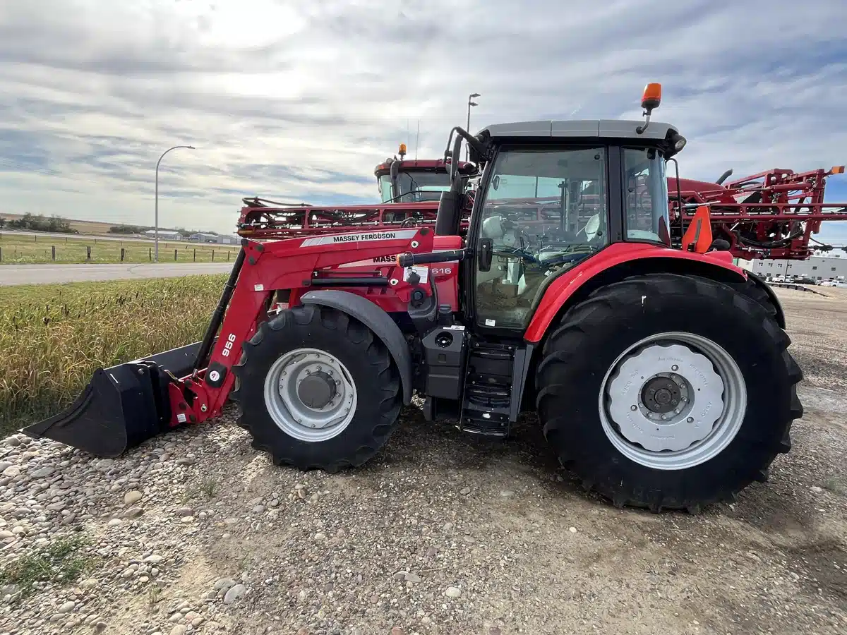 Gallery image 2 for 2014 Massey Ferguson 6616 Tractor