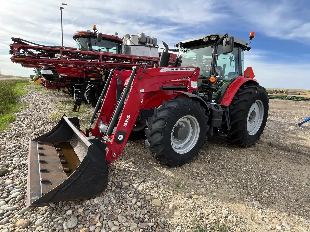 Gallery image 1 for 2014 Massey Ferguson 6616 Tractor