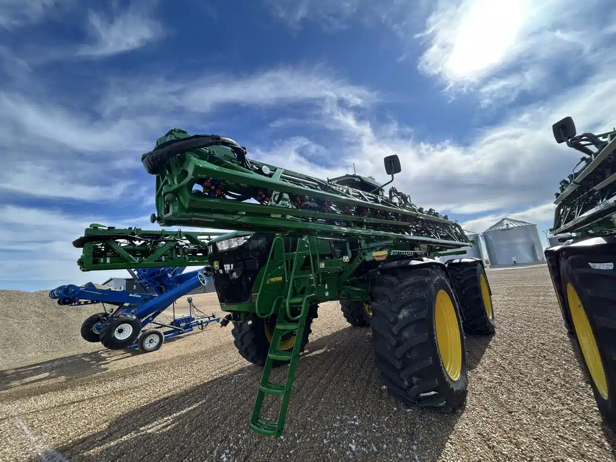 Photo de la Galerie 2 pour 2026 John Deere 616R Arroseur - Automoteur