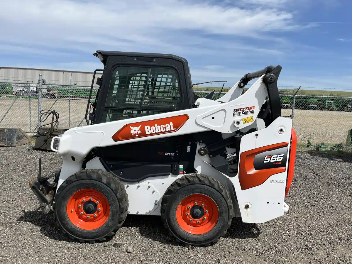 Photo de la Galerie 2 pour 2023 Bobcat S66 chargeuse à direction à glissement