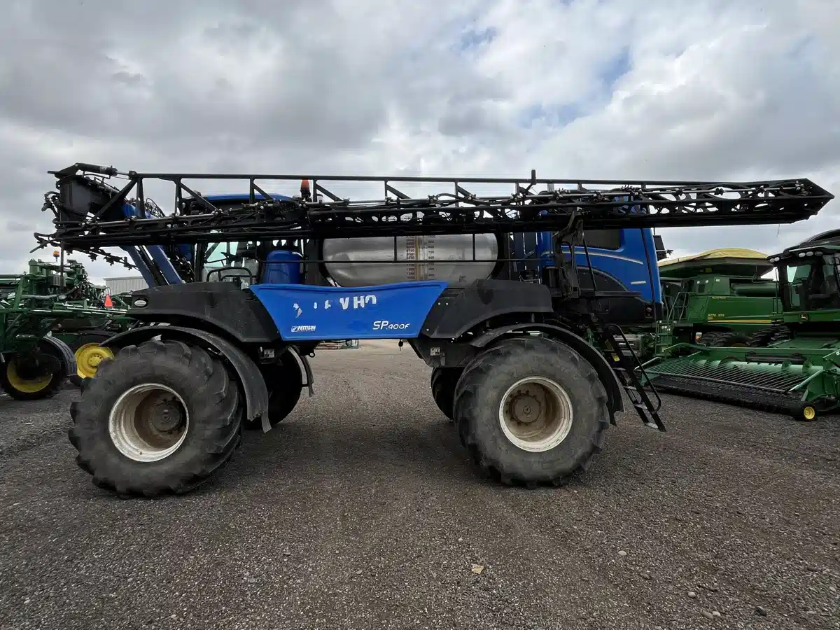 Gallery image 2 for 2016 New Holland SP400F Sprayer - Self Propelled