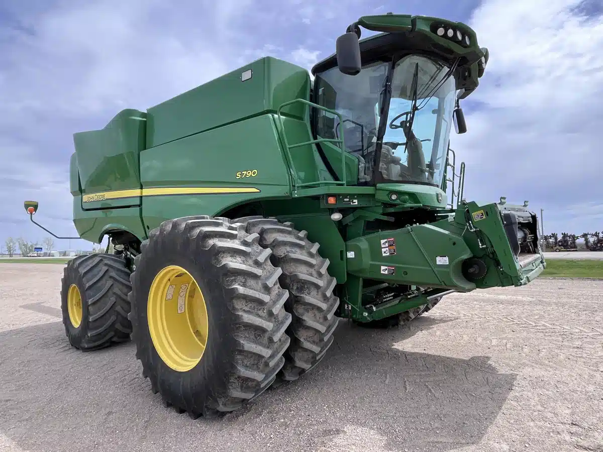 Photo de la Galerie 2 pour 2021 John Deere S790 Batteuse