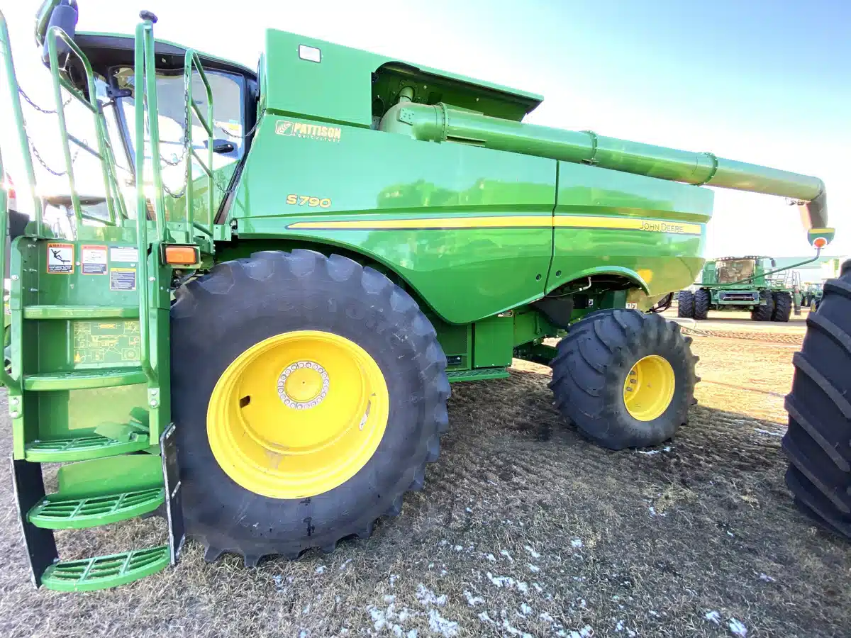 Photo de la Galerie 1 pour 2021 John Deere S790 Batteuse