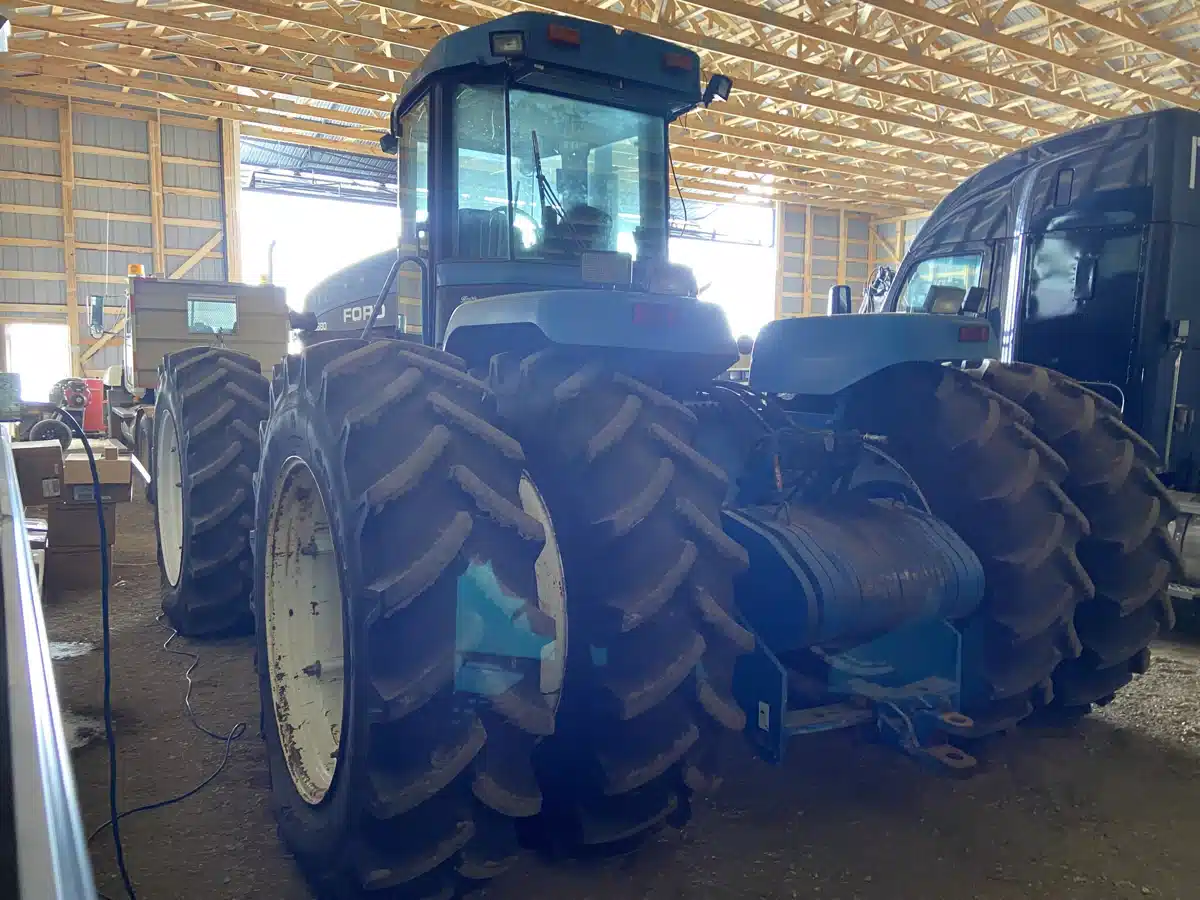 Photo de la Galerie 2 pour 1995 New Holland 9880 Tracteur