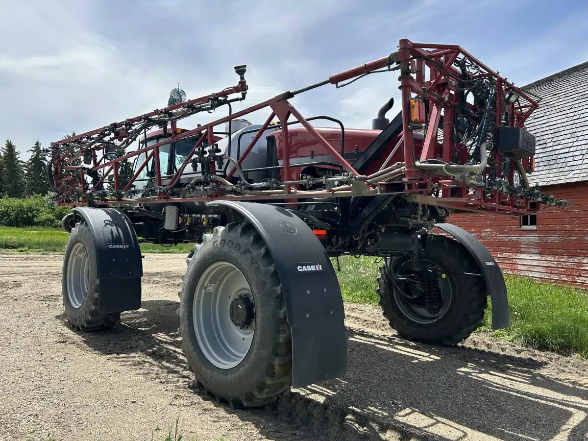 Gallery image 2 for 2013 Case IH PATRIOT 3330 Sprayer - Self Propelled