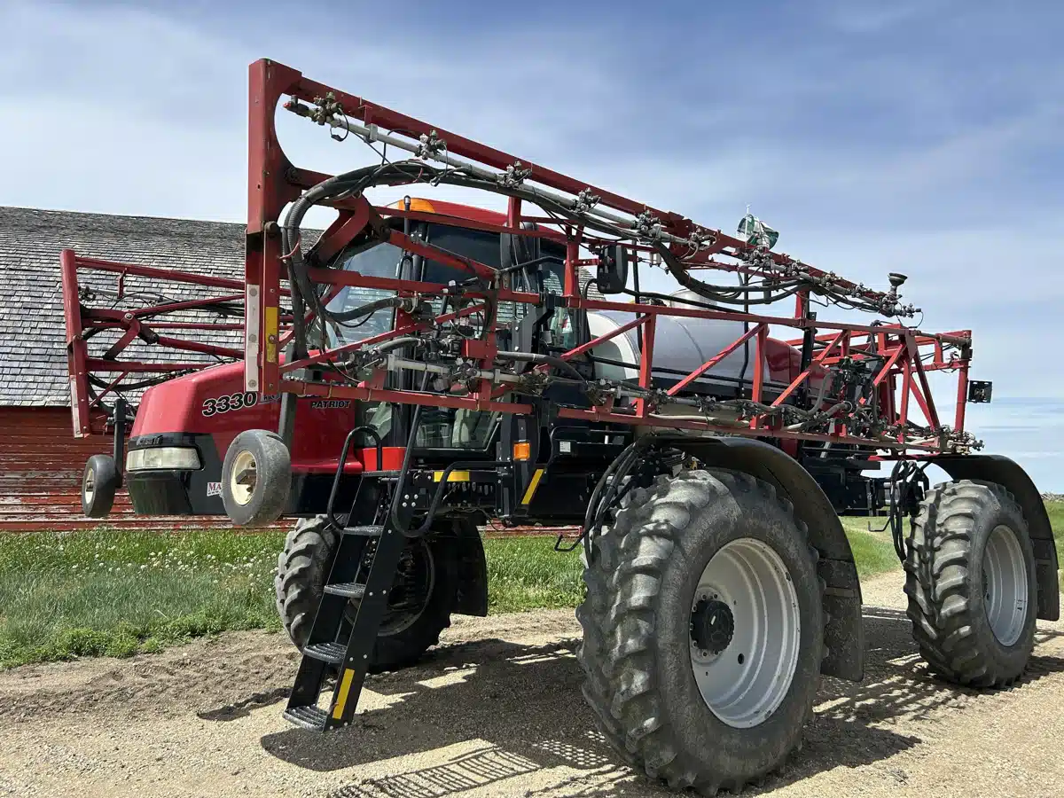 Gallery image 1 for 2013 Case IH PATRIOT 3330 Sprayer - Self Propelled