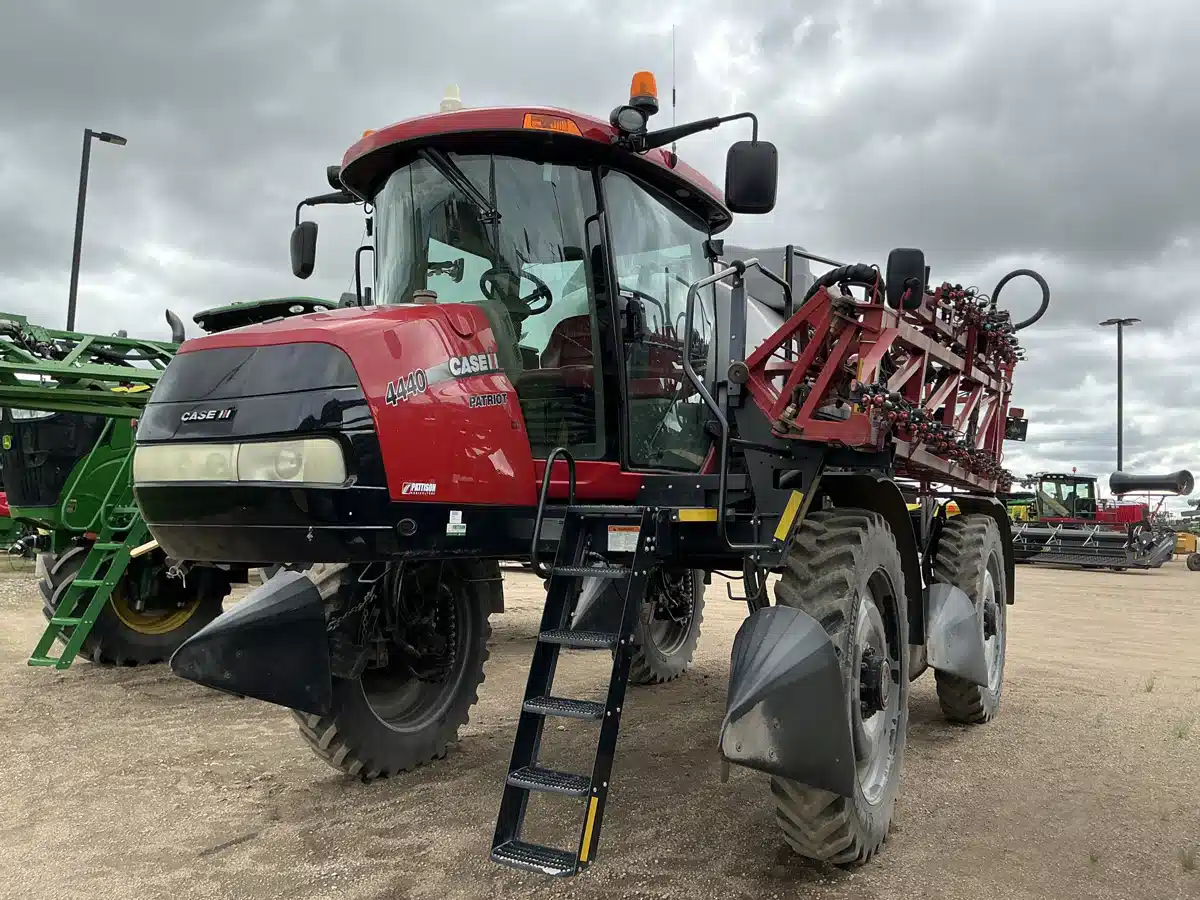 Gallery image 1 for 2015 Case IH PATRIOT 4440 Sprayer - Self Propelled