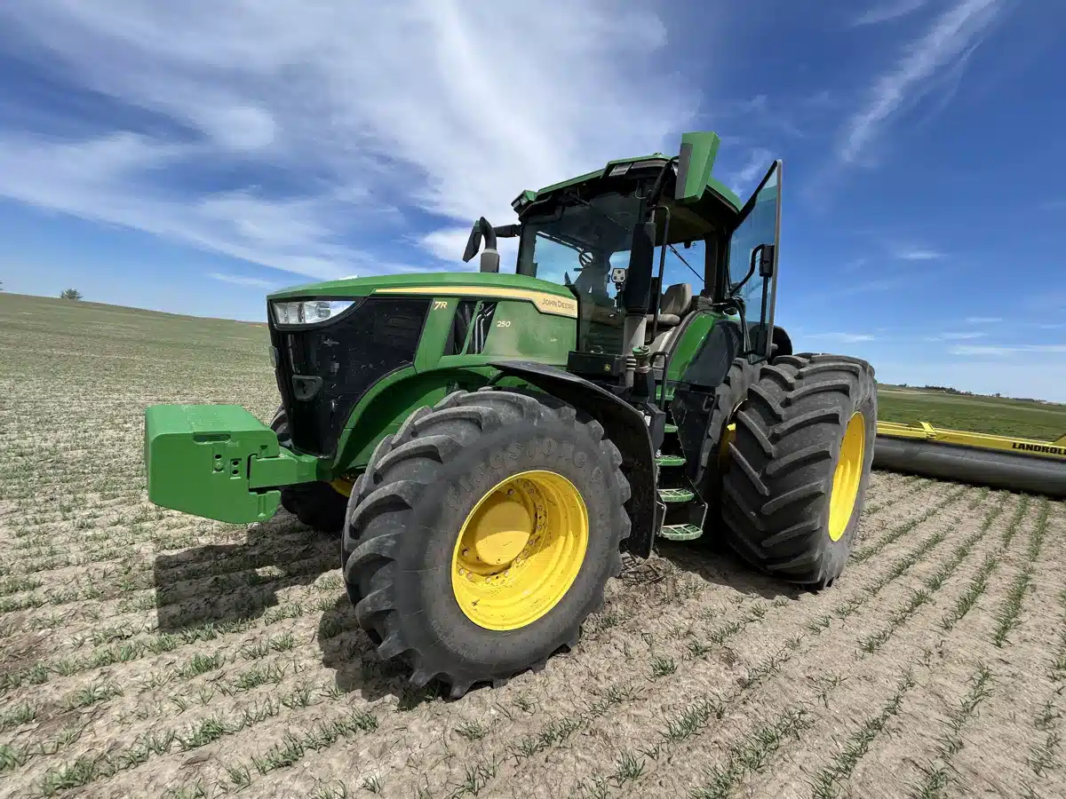 Gallery image 1 for 2025 John Deere 7R 250 Tractor