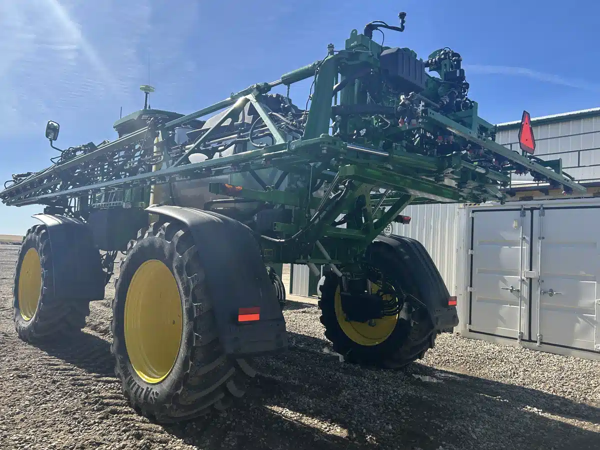 Photo de la Galerie 2 pour 2026 John Deere 412R Arroseur - Automoteur