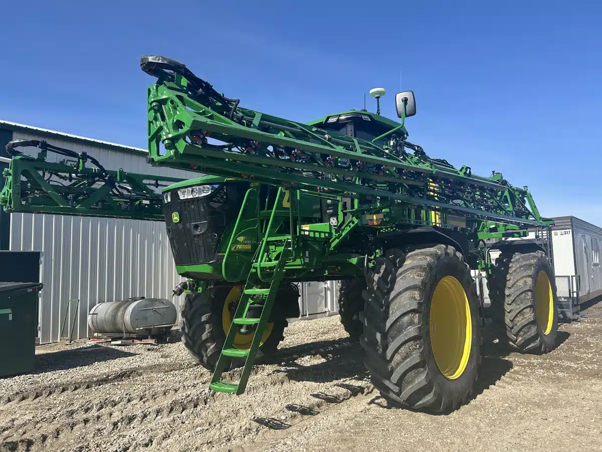 Photo de la Galerie 1 pour 2026 John Deere 412R Arroseur - Automoteur
