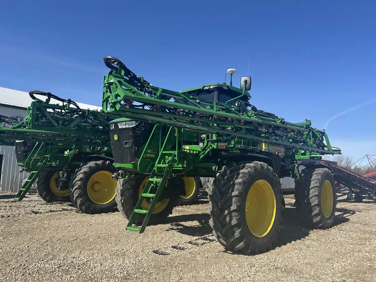 Photo de la Galerie 1 pour 2026 John Deere 412R Arroseur - Automoteur