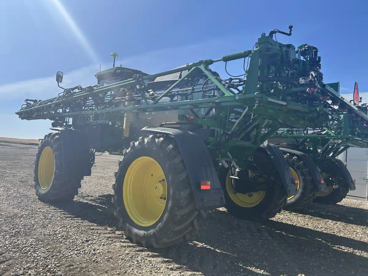 Photo de la Galerie 2 pour 2026 John Deere 412R Arroseur - Automoteur