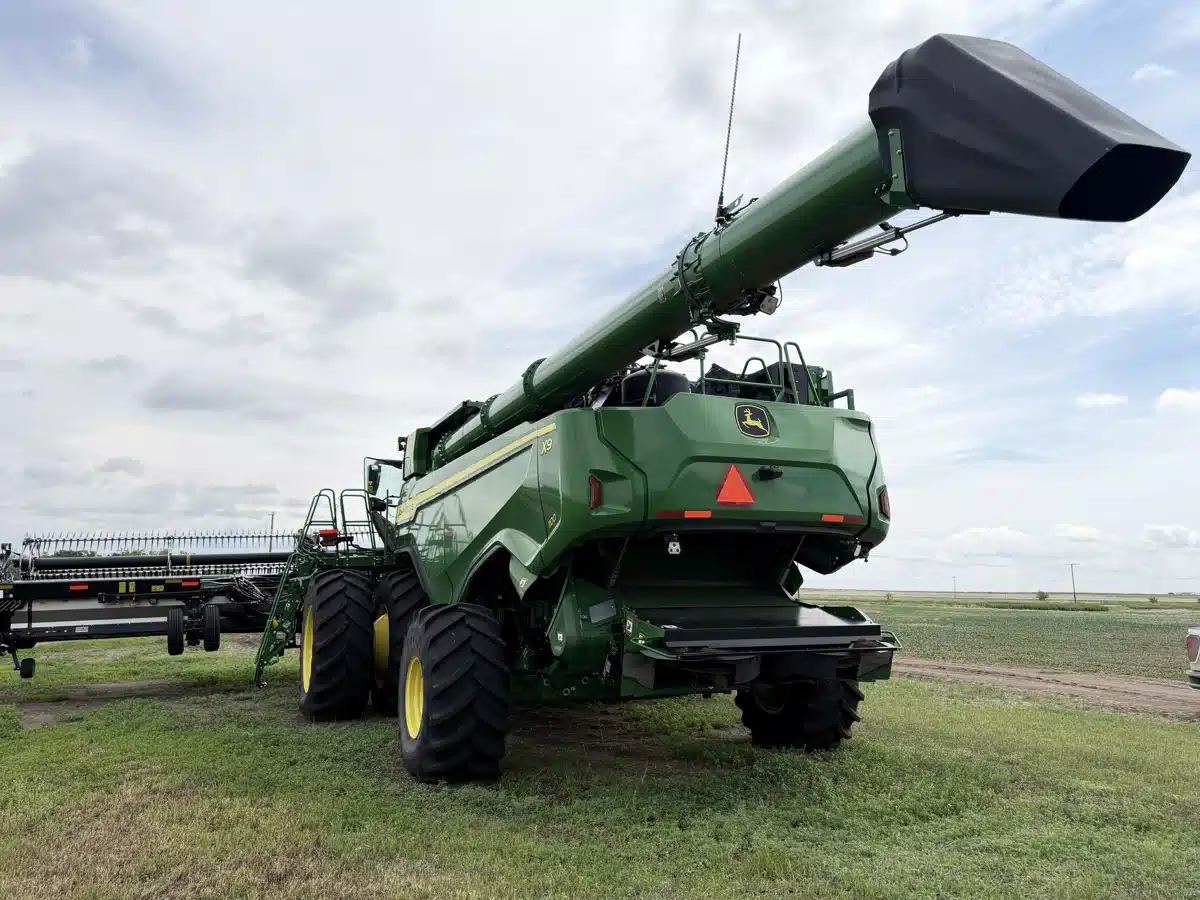 Gallery image 2 for 2024 John Deere X9 1100 Combine