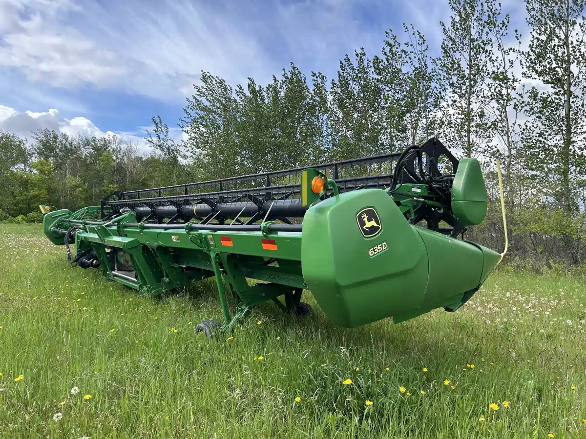 Photo de la Galerie 2 pour 2013 John Deere 635D Nez - Toile/Tapis