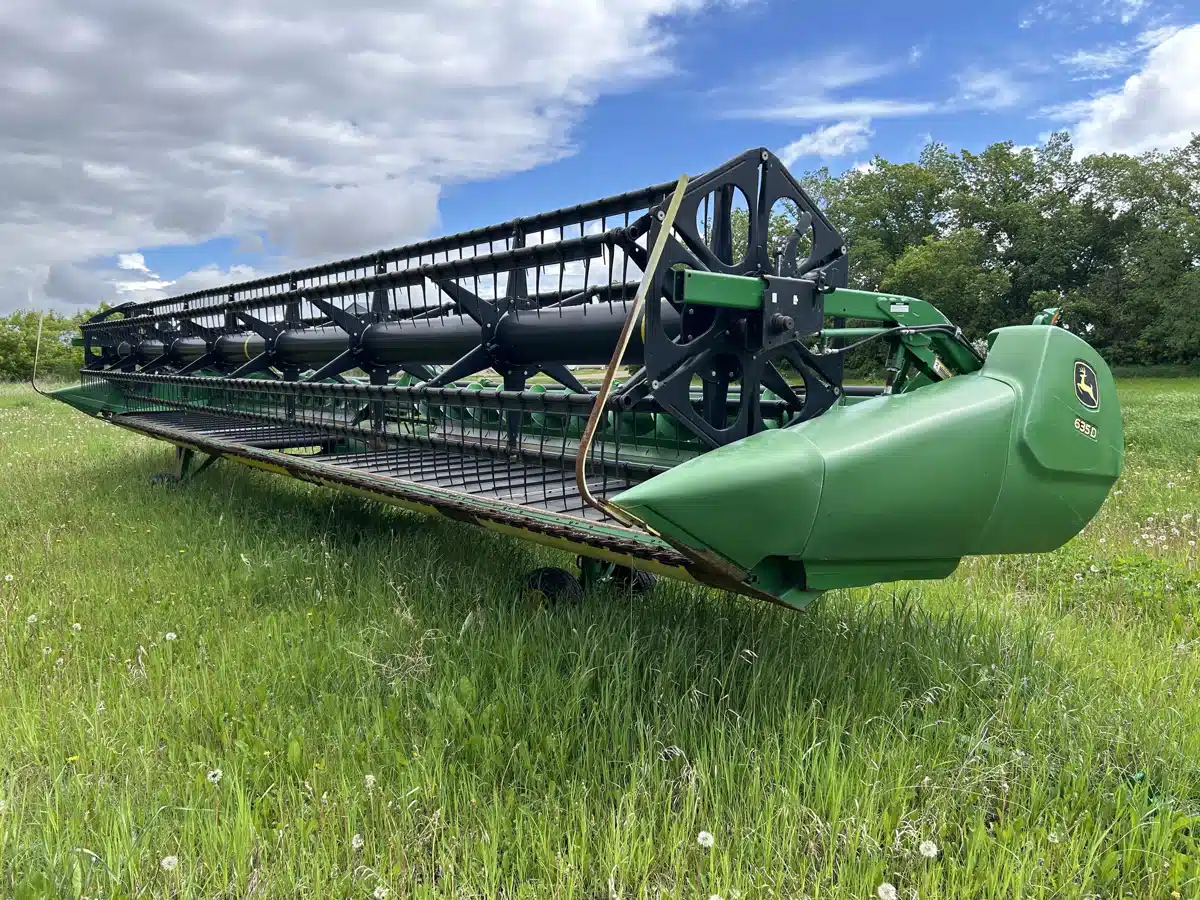 Photo de la Galerie 1 pour 2013 John Deere 635D Nez - Toile/Tapis