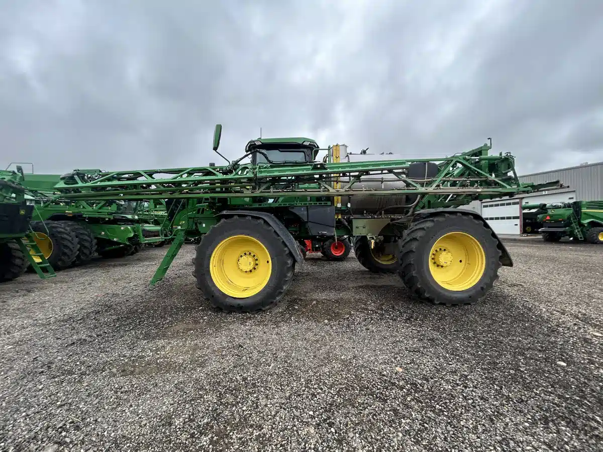 Gallery image 2 for 2022 John Deere 616R Sprayer - Self Propelled