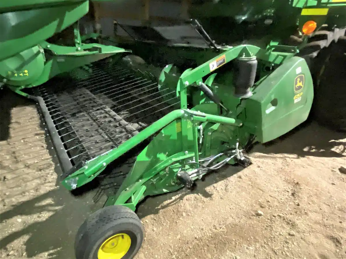 Gallery image 1 for 2019 John Deere 615P Header - Pickup