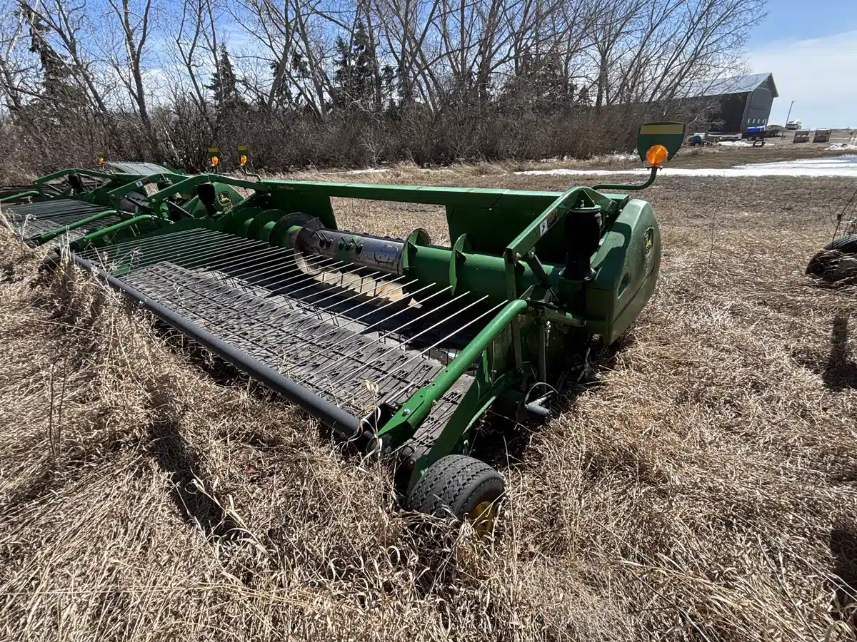 Photo de la Galerie 1 pour 2016 John Deere 615P Nez - Ramasseur