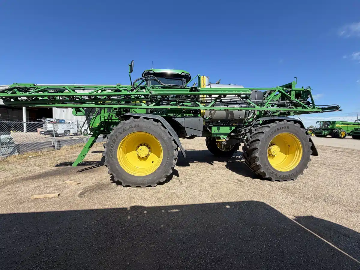 Photo de la Galerie 2 pour 2024 John Deere 616R Arroseur - Automoteur