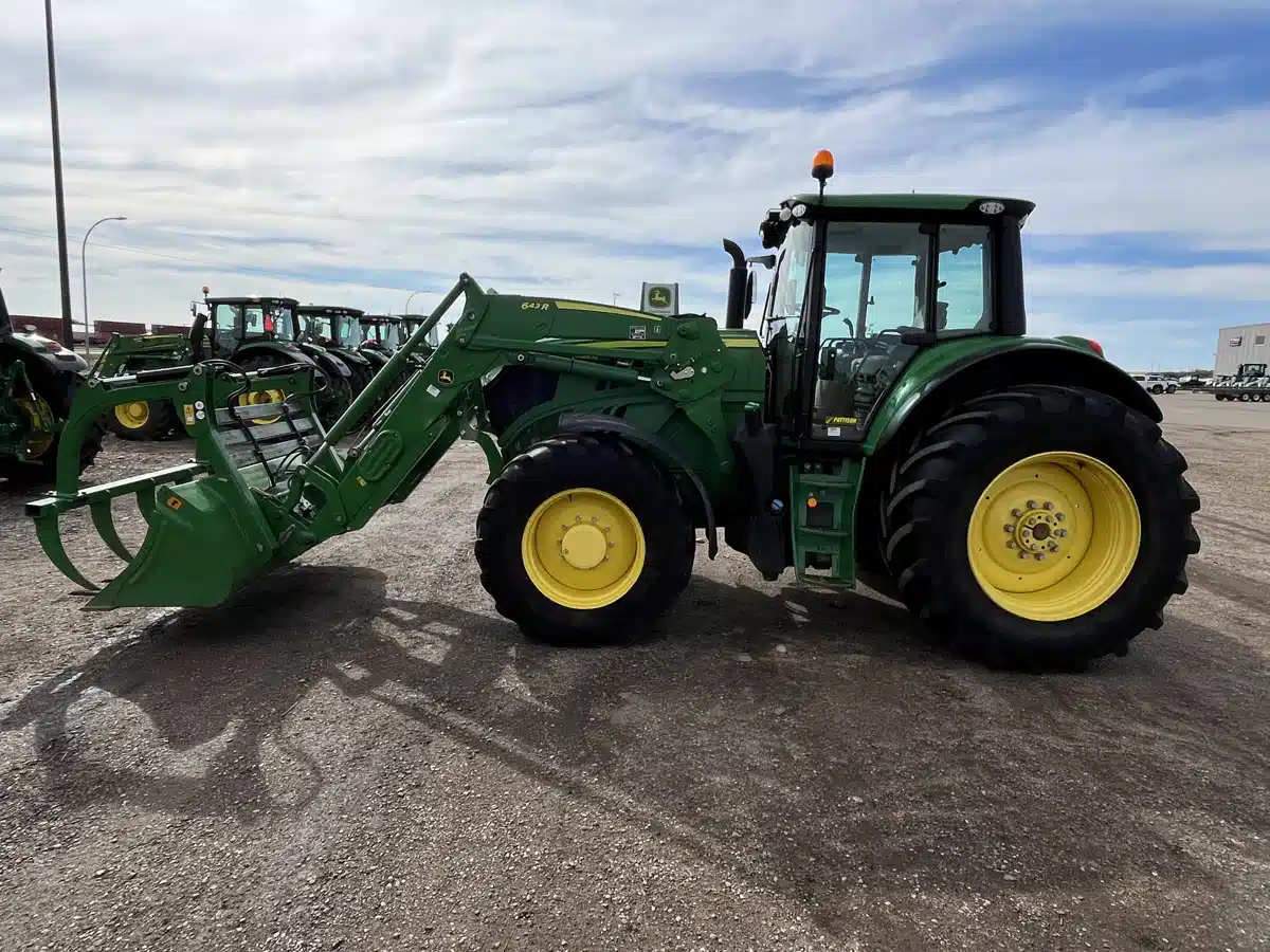 Photo de la Galerie 2 pour 2022 John Deere 6155M Tracteur