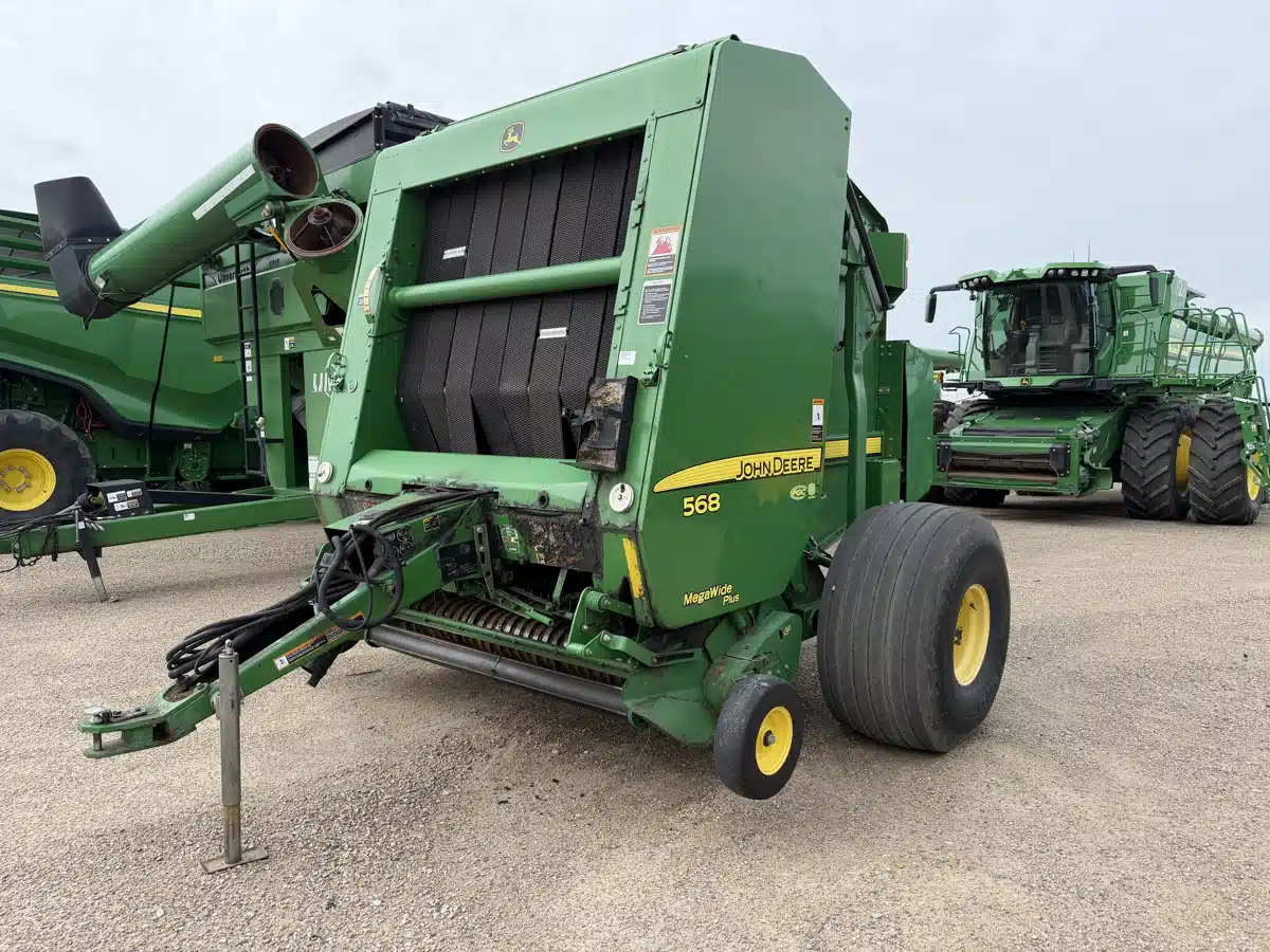 Gallery image 1 for 2011 John Deere 568 Round Baler