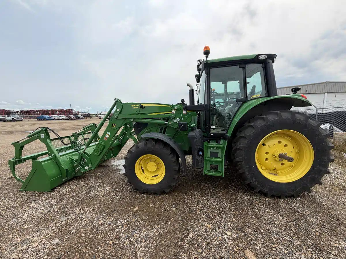 Photo de la Galerie 2 pour 2024 John Deere 6140M Tracteur