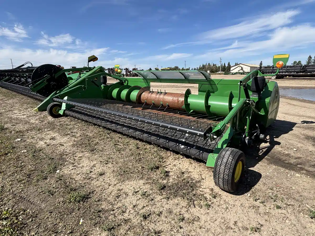 Gallery image 1 for 2014 John Deere 615P Header - Pickup