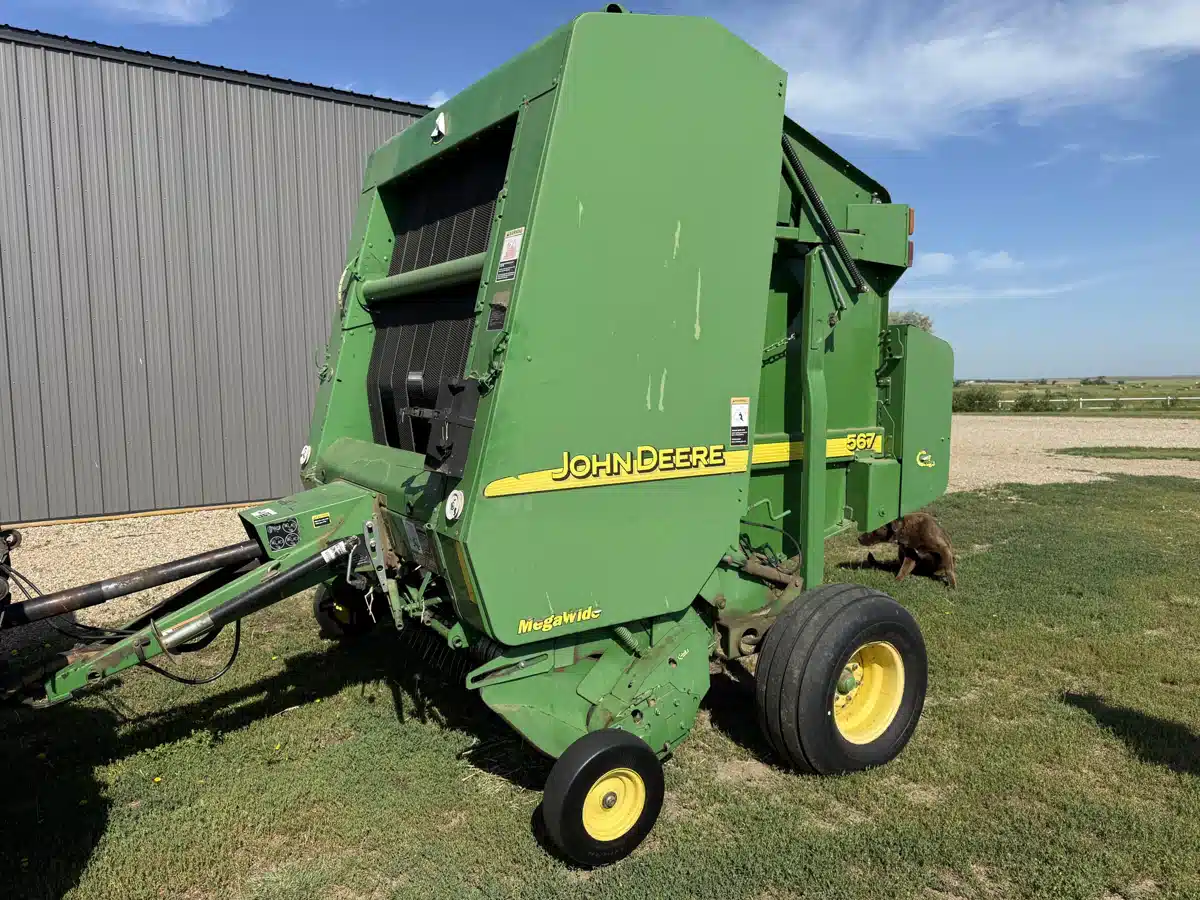 Gallery image 1 for 2006 John Deere 567 Round Baler