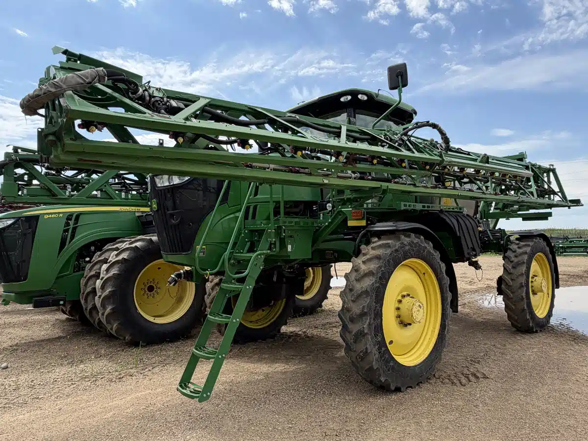 Gallery image 1 for 2017 John Deere R4038 Sprayer - Self Propelled