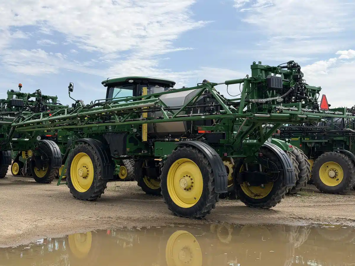 Gallery image 2 for 2017 John Deere R4038 Sprayer - Self Propelled