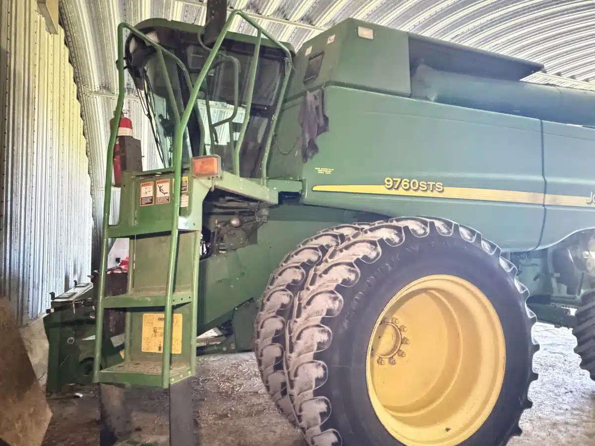 Gallery image 1 for 2005 John Deere 9760 STS Combine