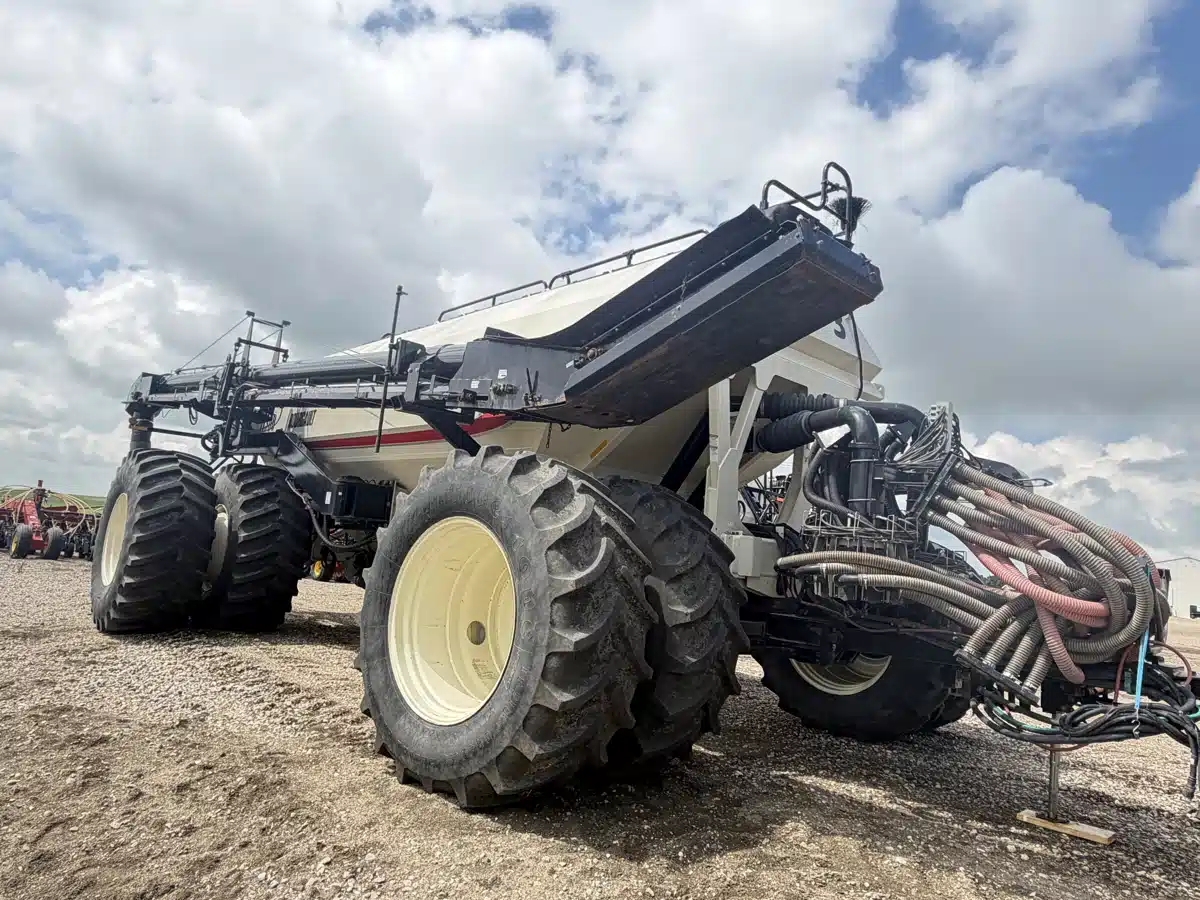 Gallery image 2 for 2017 Bourgault 71300 Air Cart