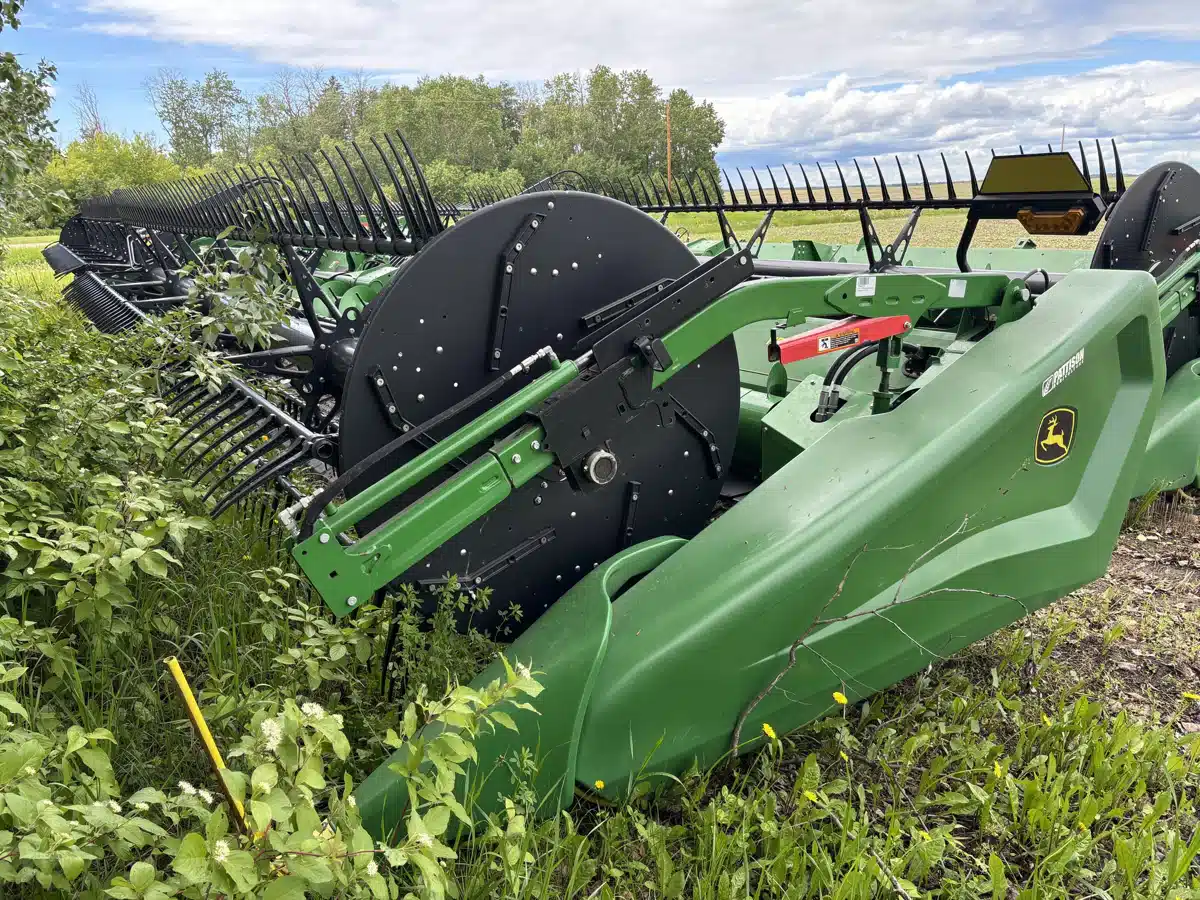 Gallery image 1 for 2023 John Deere HD50R Header - Draper