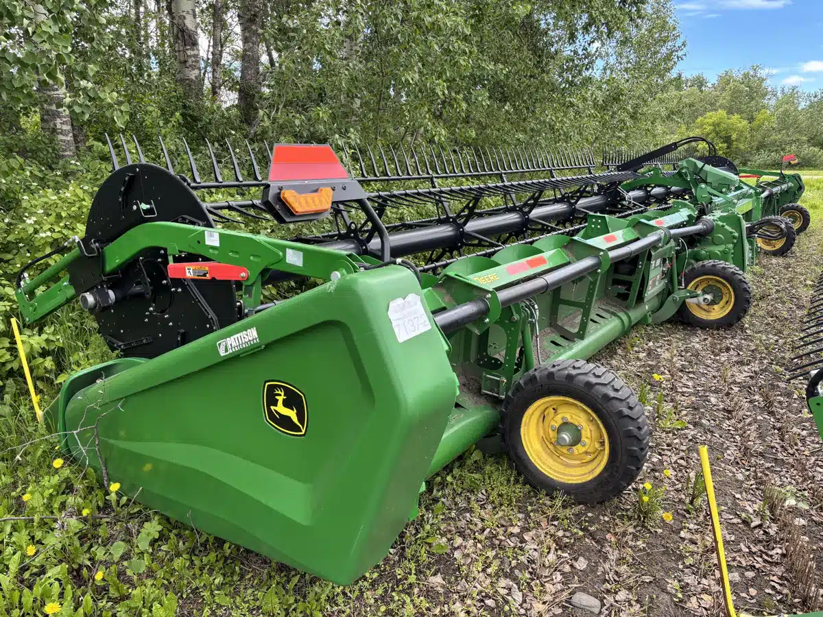 Gallery image 2 for 2023 John Deere HD50R Header - Draper