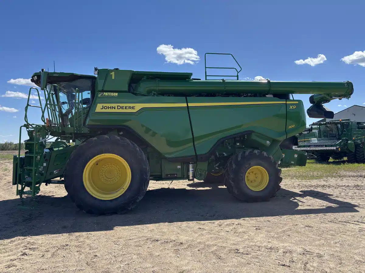 Gallery image 2 for 2023 John Deere X9 1100 Combine